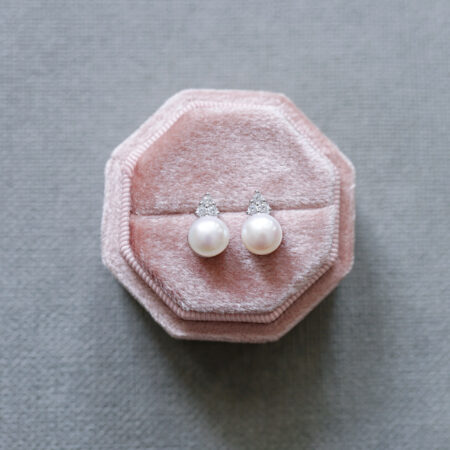 Three Dot Pearl Earrings 8 mm - Rhodium White Gold, White Pearl