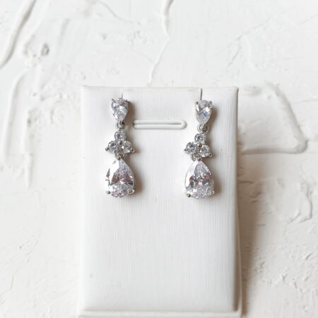 Triple Dot Pear Earrings - Rhodium White Gold (Needle)