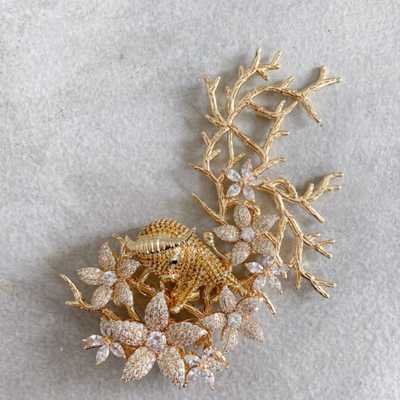 Golden Ox Paved Brooch - Gold