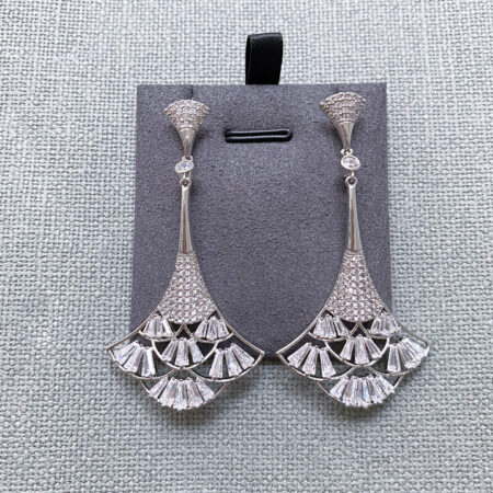 Ginkgo Fan-Shaped T Earrings - Rhodium White Gold