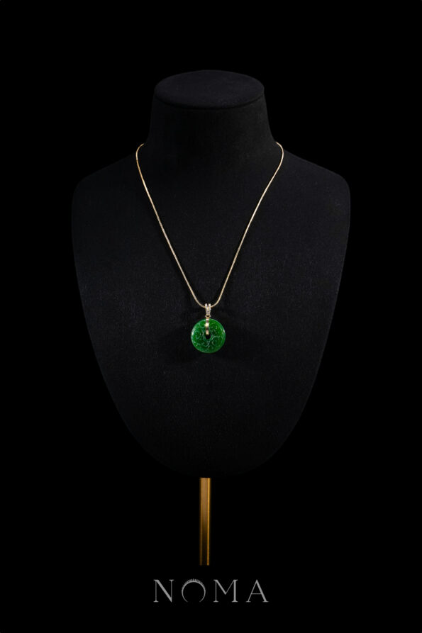 JJW-202300036-Simple-Paved-Carved-Donut-Jade-Pendant-18k-Yellow-Gold-Jade