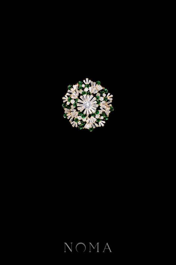 DJW-202300062-Faceted-Round-Brooch-18k-Yellow-Gold-Emerald
