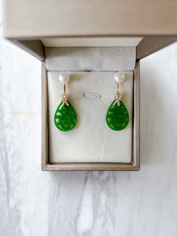 JJW-202200020-Carved-Teardrop-Small-Jade-with-Pearl-Earrings-18k-Yellow-Gold-Jade