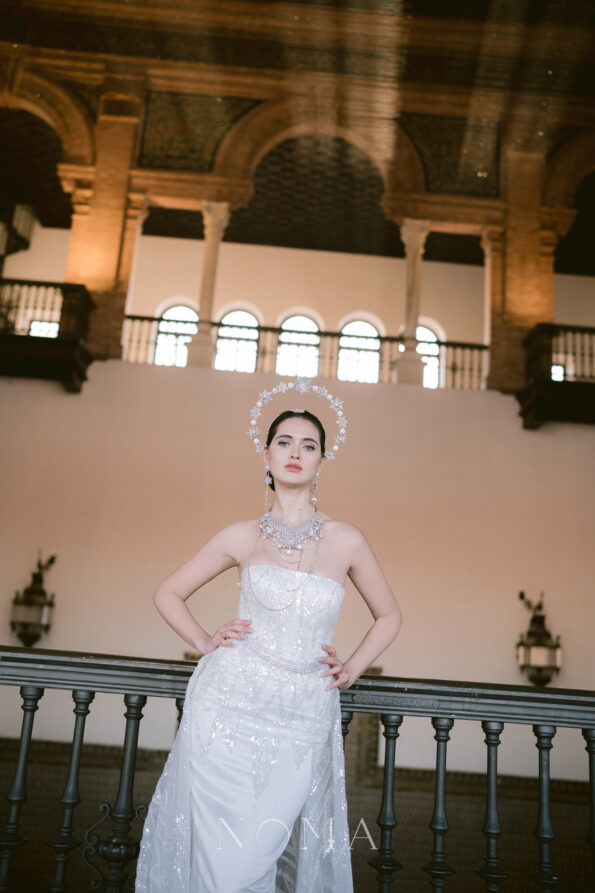 ACC-202300003-Shining-Snowflakes-Vaganza-Necklace-White-Gold-1