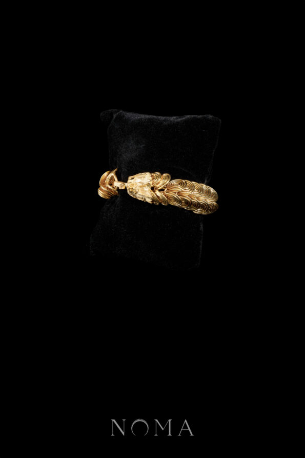 CHN-202200089-Dragon-Head-Spiral-Link-Bracelet-Doff-Gold-2