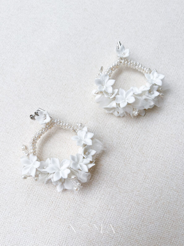 ACC-202100082-Round-Clay-Flower-Blossom-Hoop-Earrings-White-Silver-Clip-1