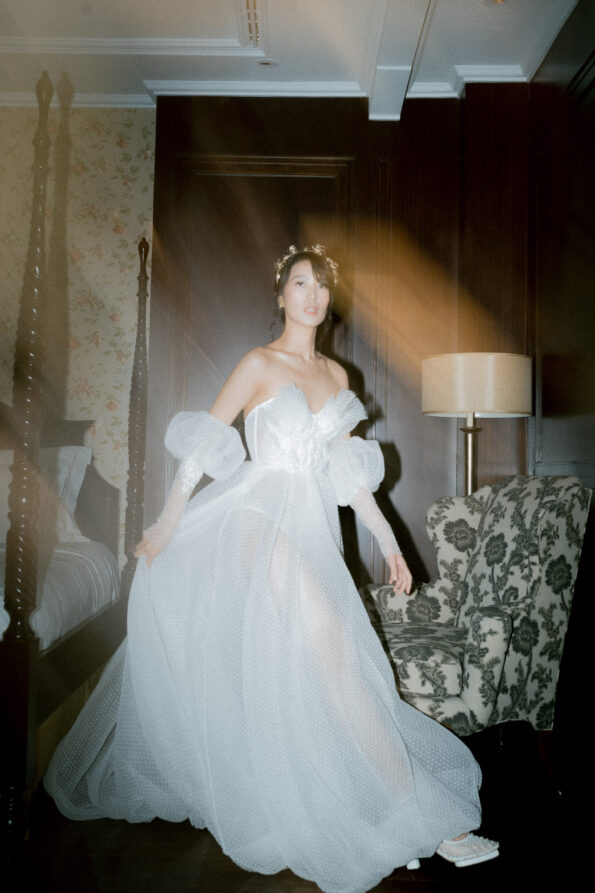 FLR-202000051-LR-Transparent-Flower-Earrings-Gold-Transparent-4