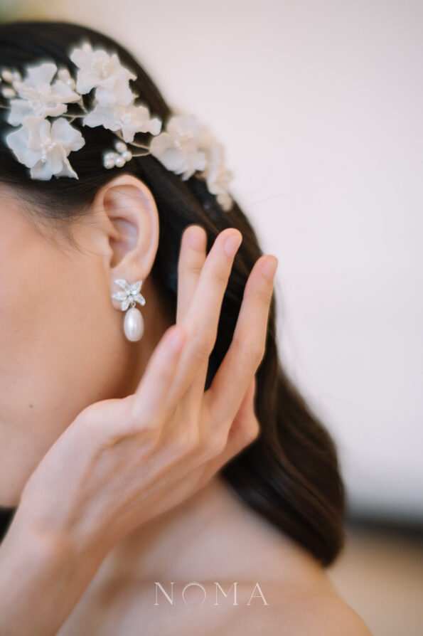 FLR-202400026-CC-Chantilly-Flower-Hairvine-White-Silver-White-6