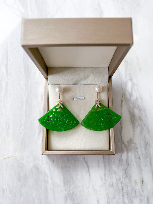 JJW-202200018-Carved-Fan-Shaped-Jade-with-Pearl-Earrings-18k-Yellow-Gold-Jade