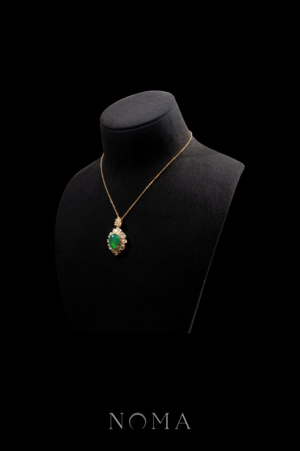 JJW-202400020-Superior-Arrangement-Oval-Jade-Pendant-18k-Yellow-Gold-Jade-2