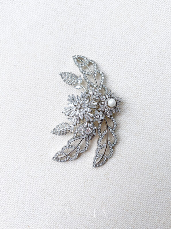 ACC-202200004-Flo-Snowflakes-Hairvine-or-Brooch-White-Gold-1