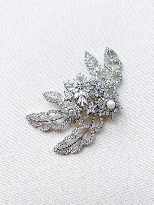 ACC-202200004-Flo-Snowflakes-Hairvine-or-Brooch-White-Gold-3