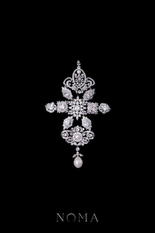 ACC-202300028-Royalty-Plus-Cuff-or-Brooch-Gold