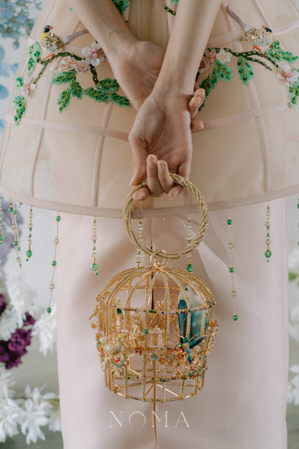 CHN-202200040-Decorated-Nightingale-Birdcage-Clutch-Gold-2