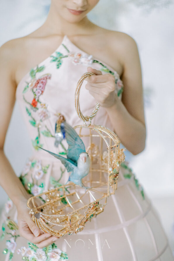 CHN-202200040-Decorated-Nightingale-Birdcage-Clutch-Gold-3