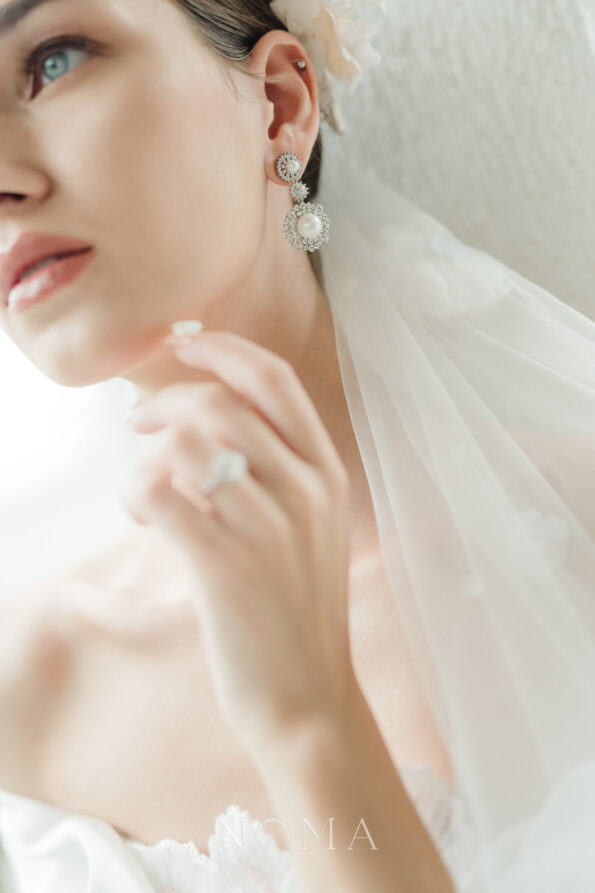 DJW-202200038-Dangling-Pearl-Radiant-Earrings-Rhodium-White-Gold-White-Pearl-3