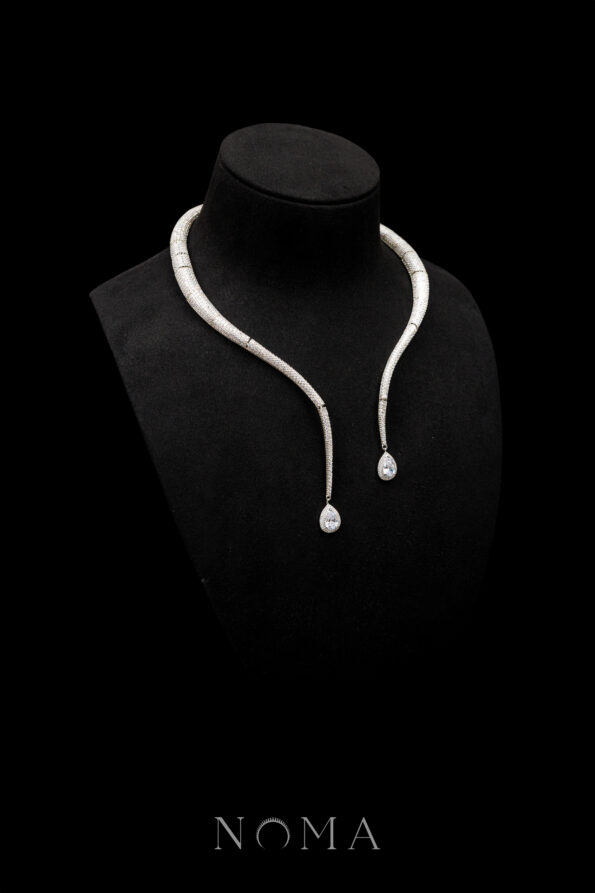 DJW-202400085-Curved-Paved-Necklace-Rhodium-White-Gold-White-Diamond-1