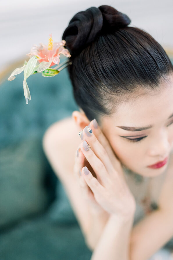 FLR-202000029-LR-Hummingbird-Hairpin-Gold-Pink-2