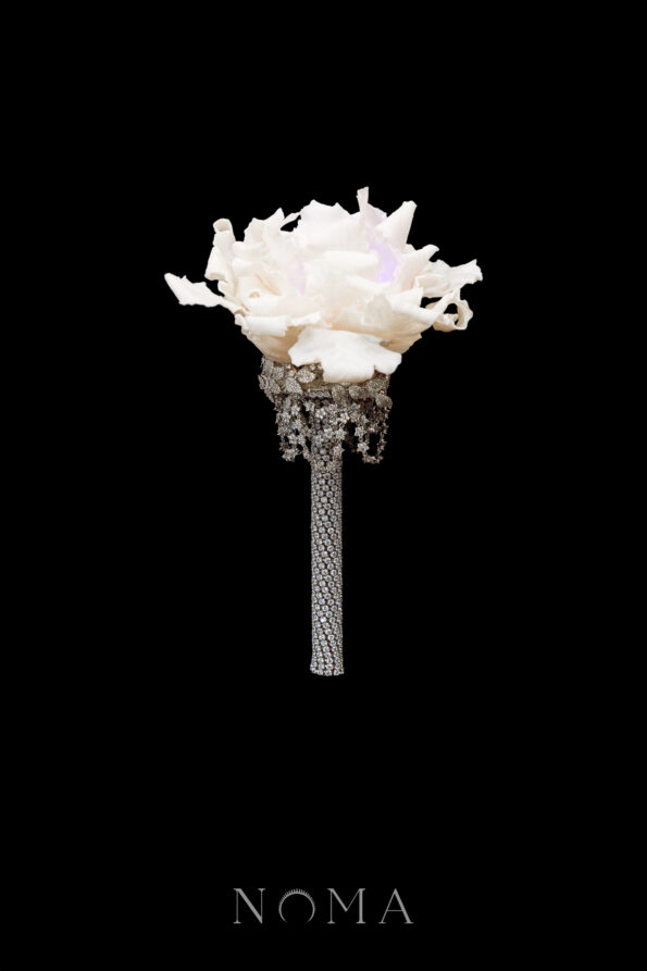 FLR-202400035-CC-Peony-Bloom-Paved-Twigs-Bouquet-White-Gold-White-2