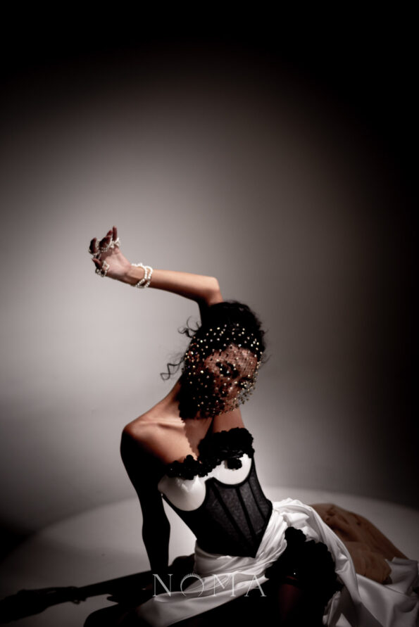 HMV-202200002-Diamond-Encrusted-Veil-Gold-Black-5