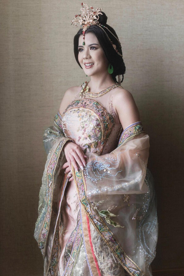 JJW-202100046-Carved-Asymmetrical-Teardrop-Hollow-Jade-with-Pearl-Earrings-18k-Yellow-Gold-Jade-6