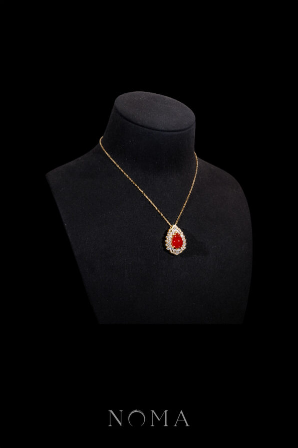 JJW-202400024-Superior-Teardrop-Jade-Halo-Art-Pendant-18k-Yellow-Gold-Red-Jade-1