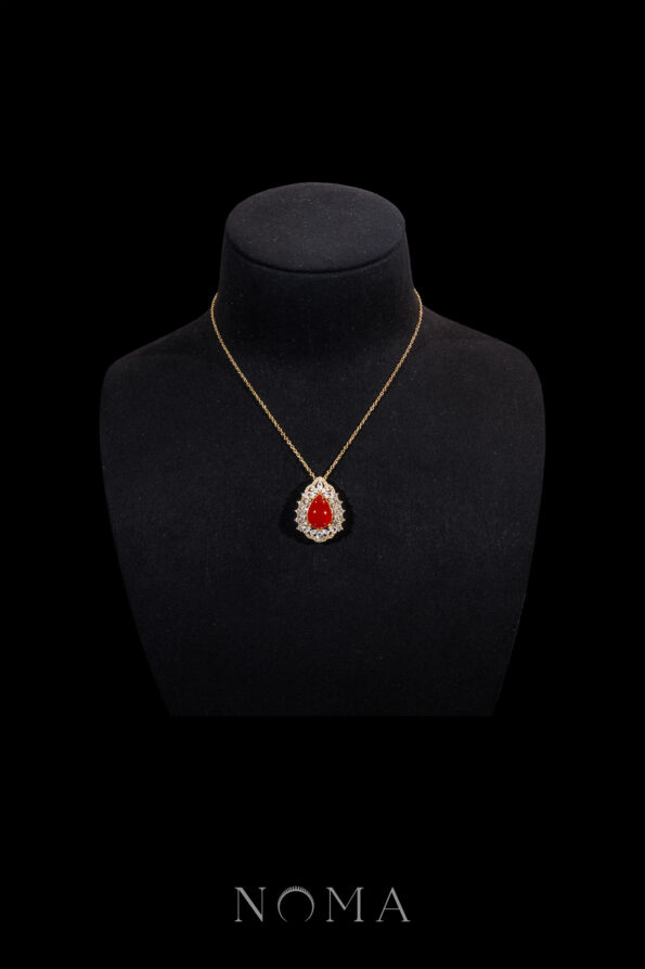 JJW-202400024-Superior-Teardrop-Jade-Halo-Art-Pendant-18k-Yellow-Gold-Red-Jade