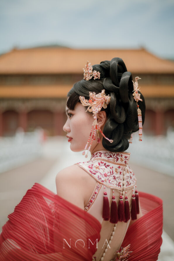 CHN-202500107-Heart-Throb-Crystal-Earrings-Doff-Gold-Pink-1