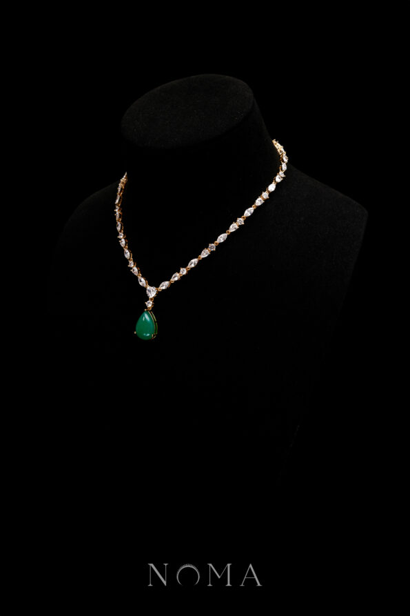 JJW-202400031-Pear-Heart-Raindrop-Necklace-18k-Yellow-Gold-Jade-1