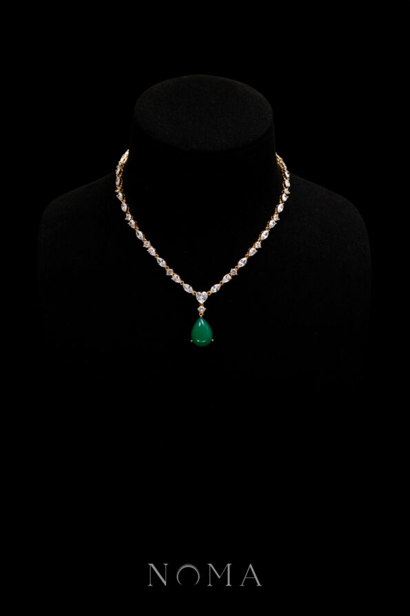 JJW-202400031-Pear-Heart-Raindrop-Necklace-18k-Yellow-Gold-Jade