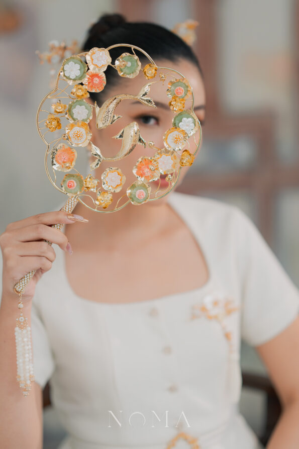 CHN-202400140-Koi-Pond-Scenery-Fan-18k-Yellow-Gold-1