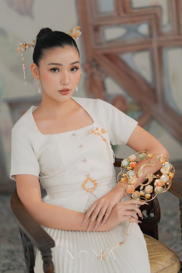 CHN-202400278-Clover-Bloom-Pear-Bud-Jade-Earrings-Gold-White-Jade-2