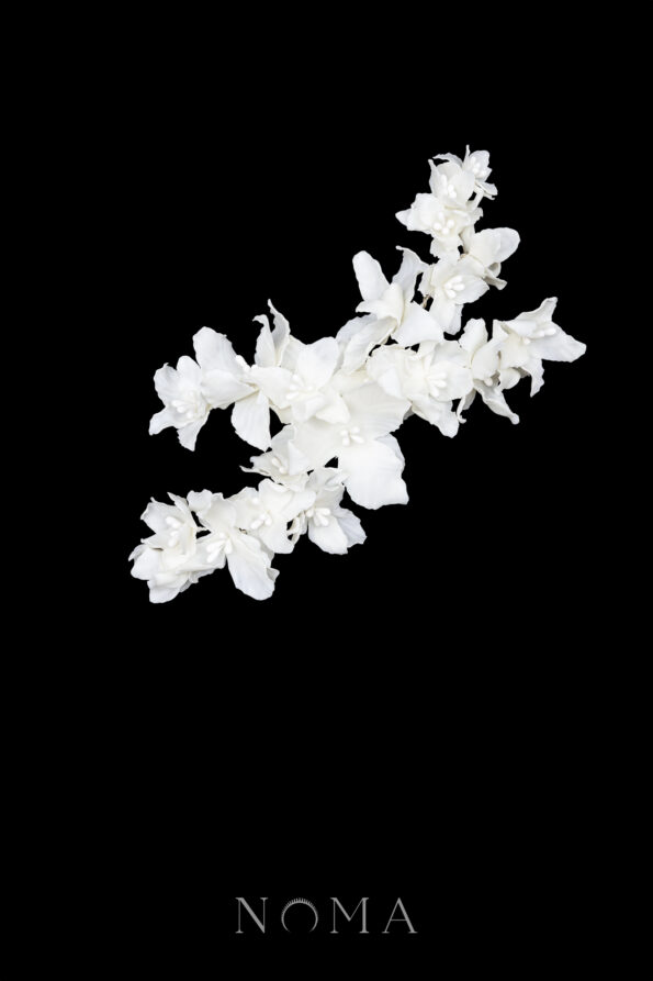 FLR-202400016-CC-Natural-Floral-Arrangement-HairvineBrooch-White-Silver-White-1
