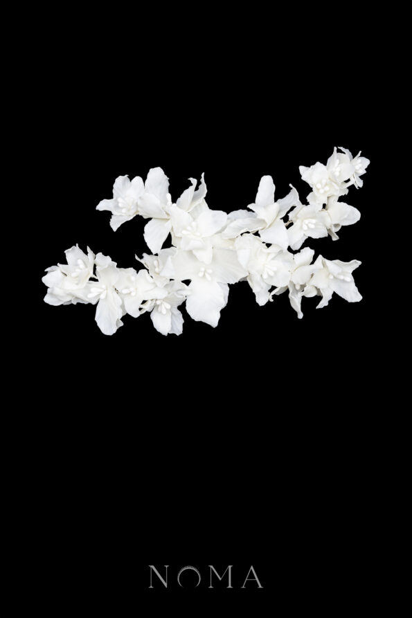 FLR-202400016-CC-Natural-Floral-Arrangement-HairvineBrooch-White-Silver-White