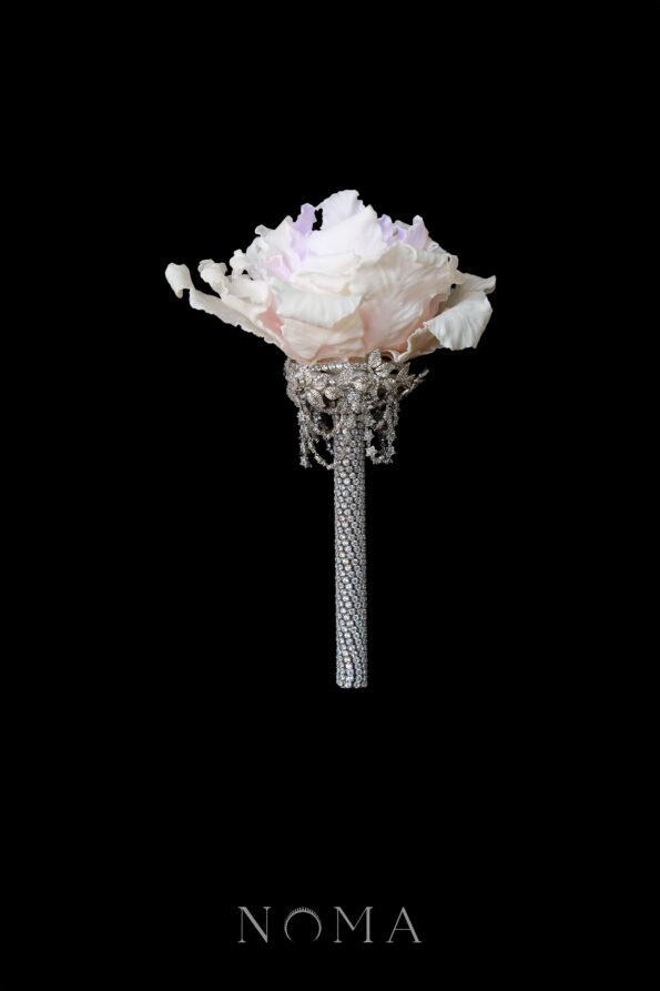 FLR-202400035-CC-Peony-Bloom-Paved-Twigs-Bouquet-White-Gold-White-3