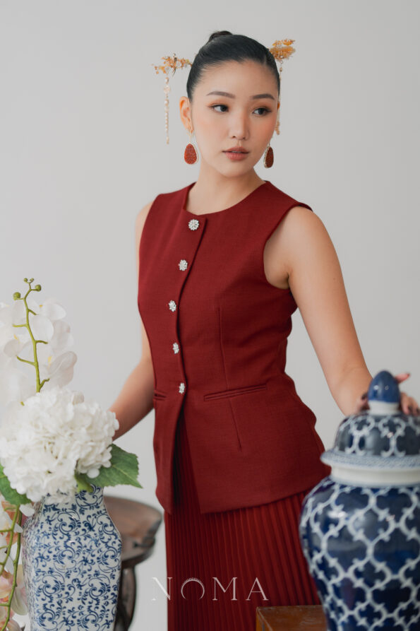 JJW-202400043-Superior-Oryza-Carved-Rounded-Teardrop-Small-Jade-Earrings-18k-Yellow-Gold-Red-Jade-2