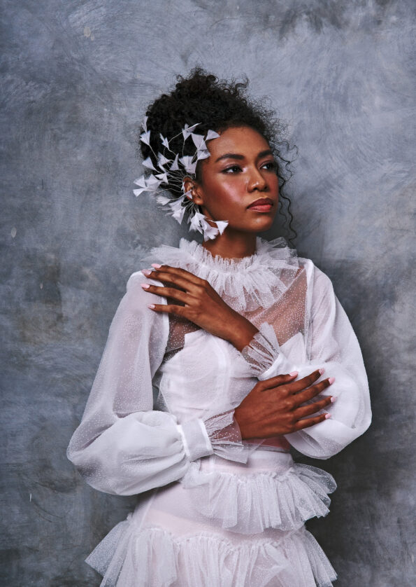 HMV-202100028-Light-Feathers-Earpiece-Set-White-Silver-2-pcs-4