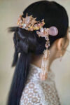 CHN-202600018-Lunar-Sweet-Emblem-Teardrop-Jade-Haircomb-Gold-Pink-Jade-1