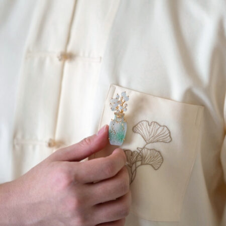 Art Deco Simple Vase Jade Brooch - 18k Yellow Gold, Light Jade