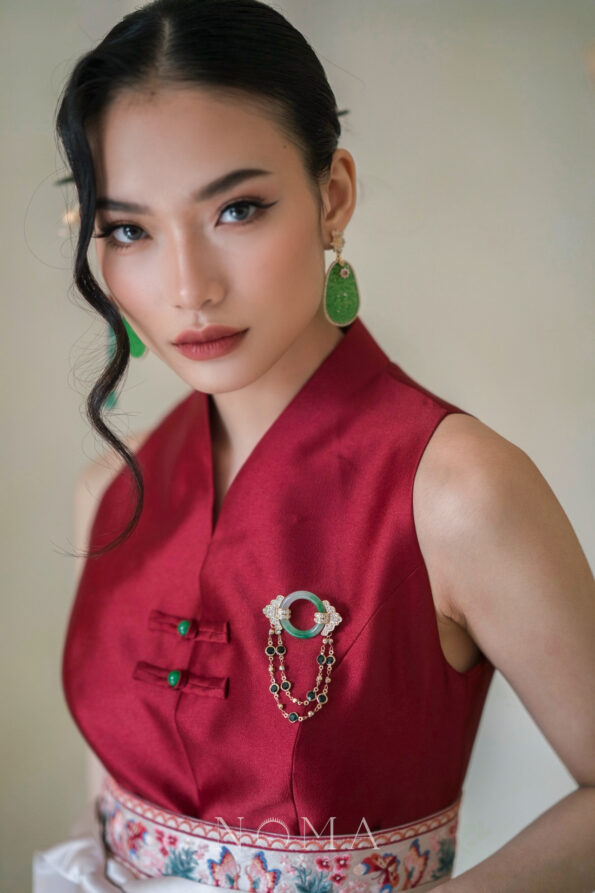 JJW-202600005-Lunar-Deco-Donut-Jade-Brooch-18k-Yellow-Gold-Light-Jade-1